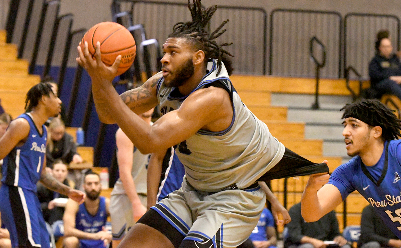 Men's Basketball Drops Fourth Straight at No. 8 Baker