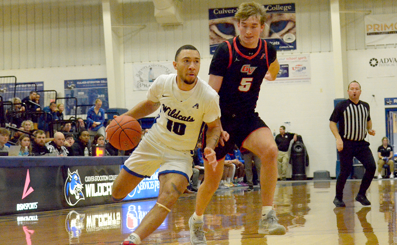 Men's Basketball Loses to Grand View at Home