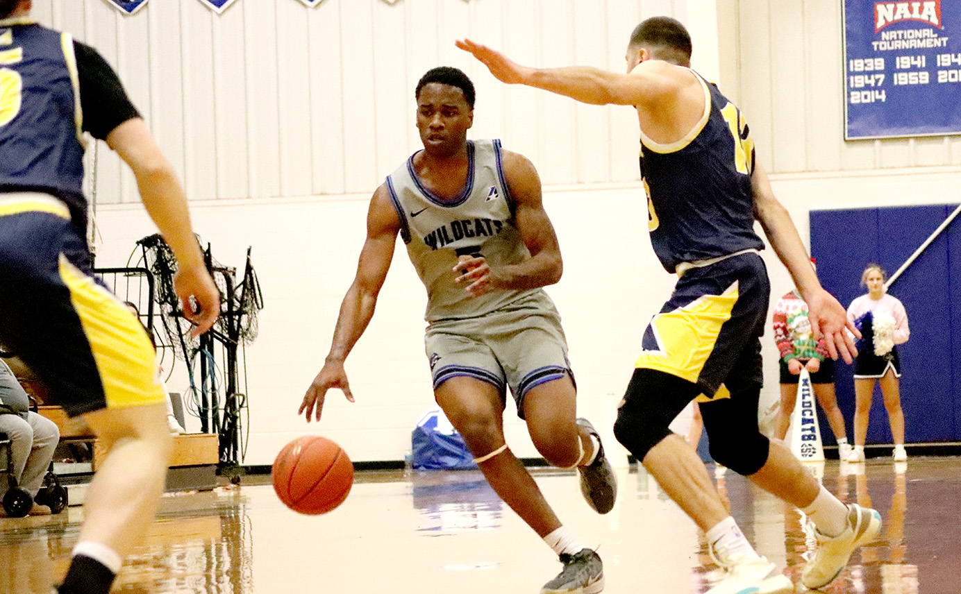 Men's Basketball Tops 100-point Mark, Sweeps Season Series from Mount Mercy