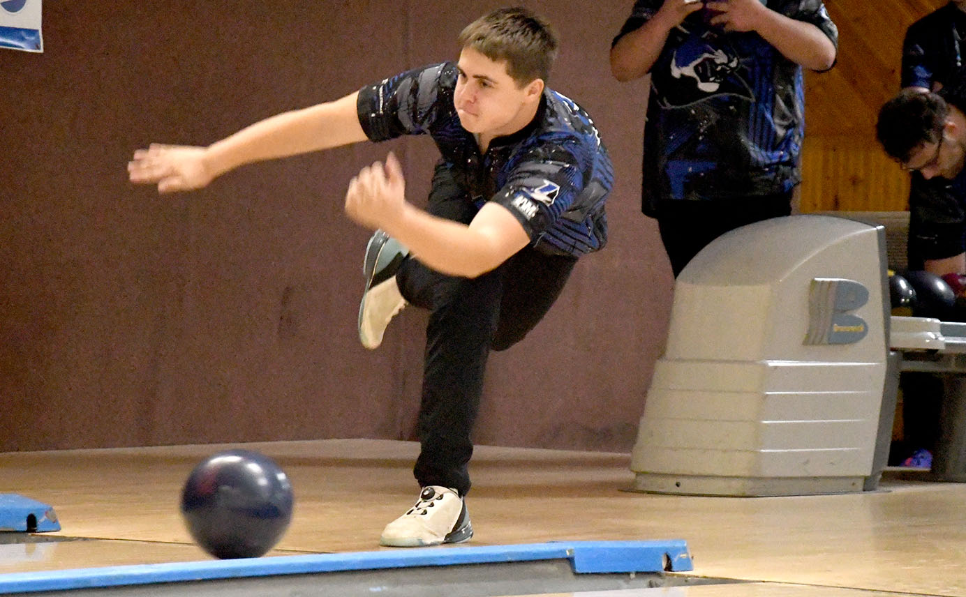 Men's Bowling Narrowly Misses Cut; Finishes Ninth at Jayhawk Collegiate Challenge