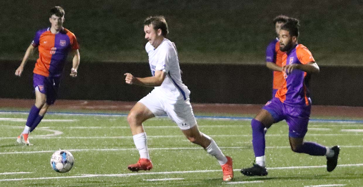 Men's Soccer Searching for Offensive Spark after Second Straight Shutout