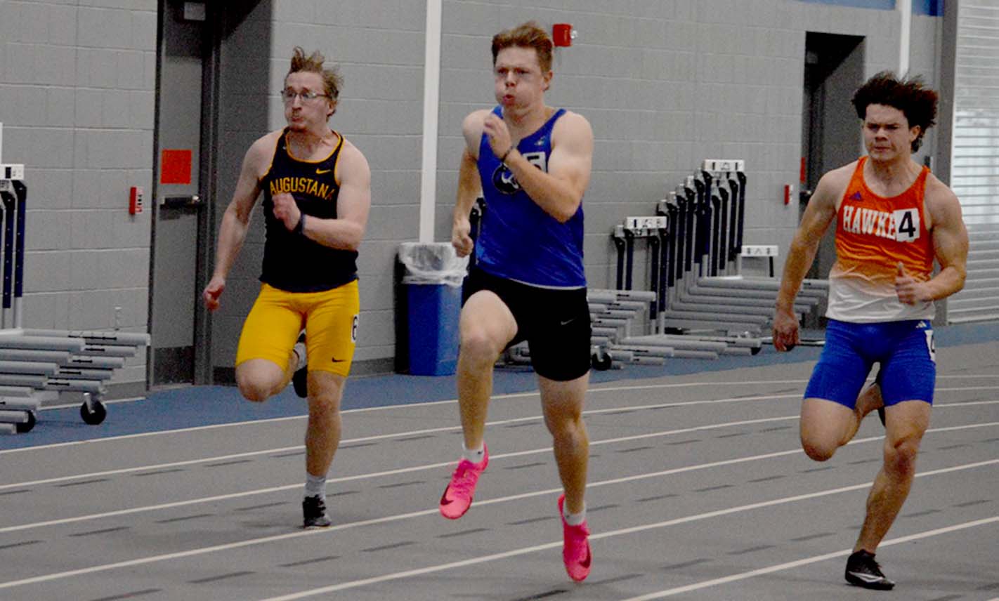 Men's Track Places Eighth at Darren Young Classic