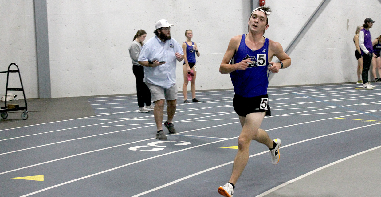 Wildcats Finish Third at Finals Week Invitational; Tucker hits B Standard in Racewalk