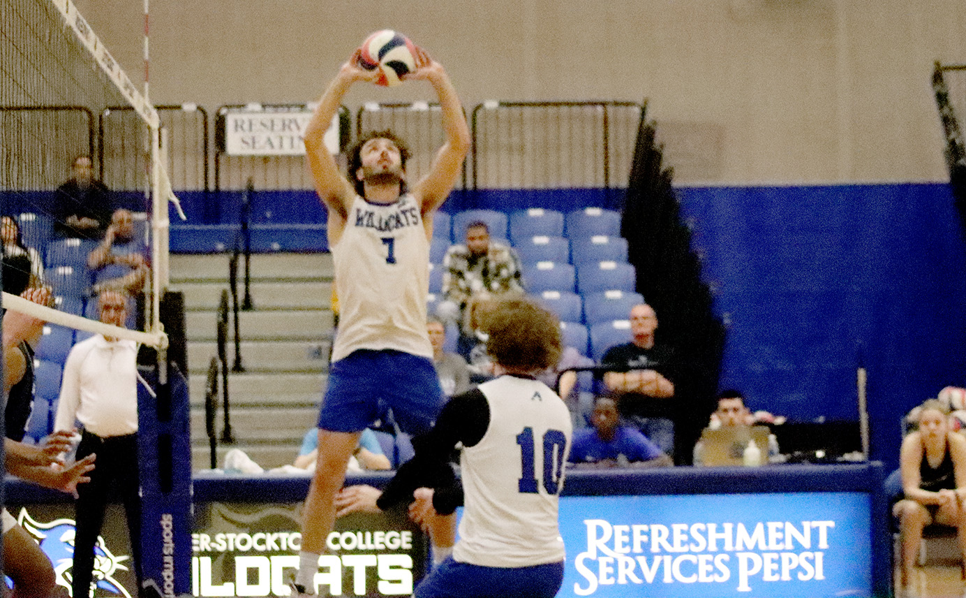 Men's Volleyball Gets 10 Kills from Todd in Loss to Park