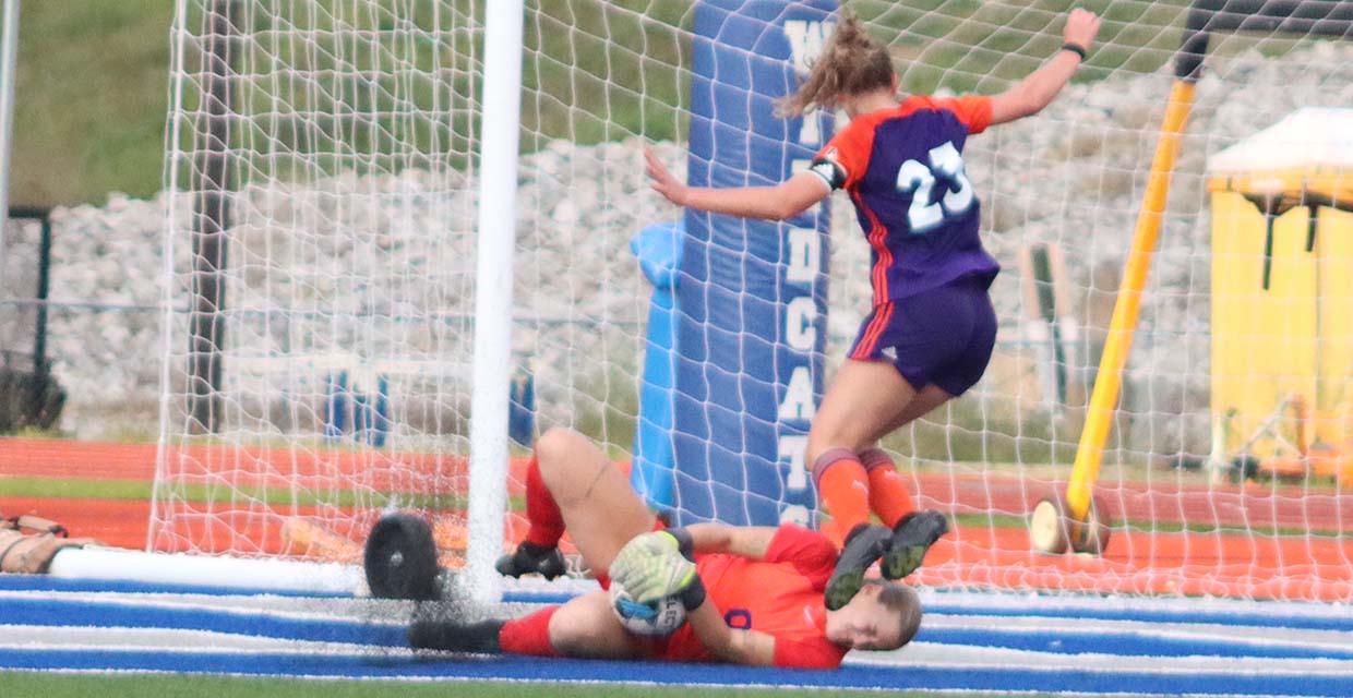 Women's Soccer Can't Find Equalizer Despite Late Surge