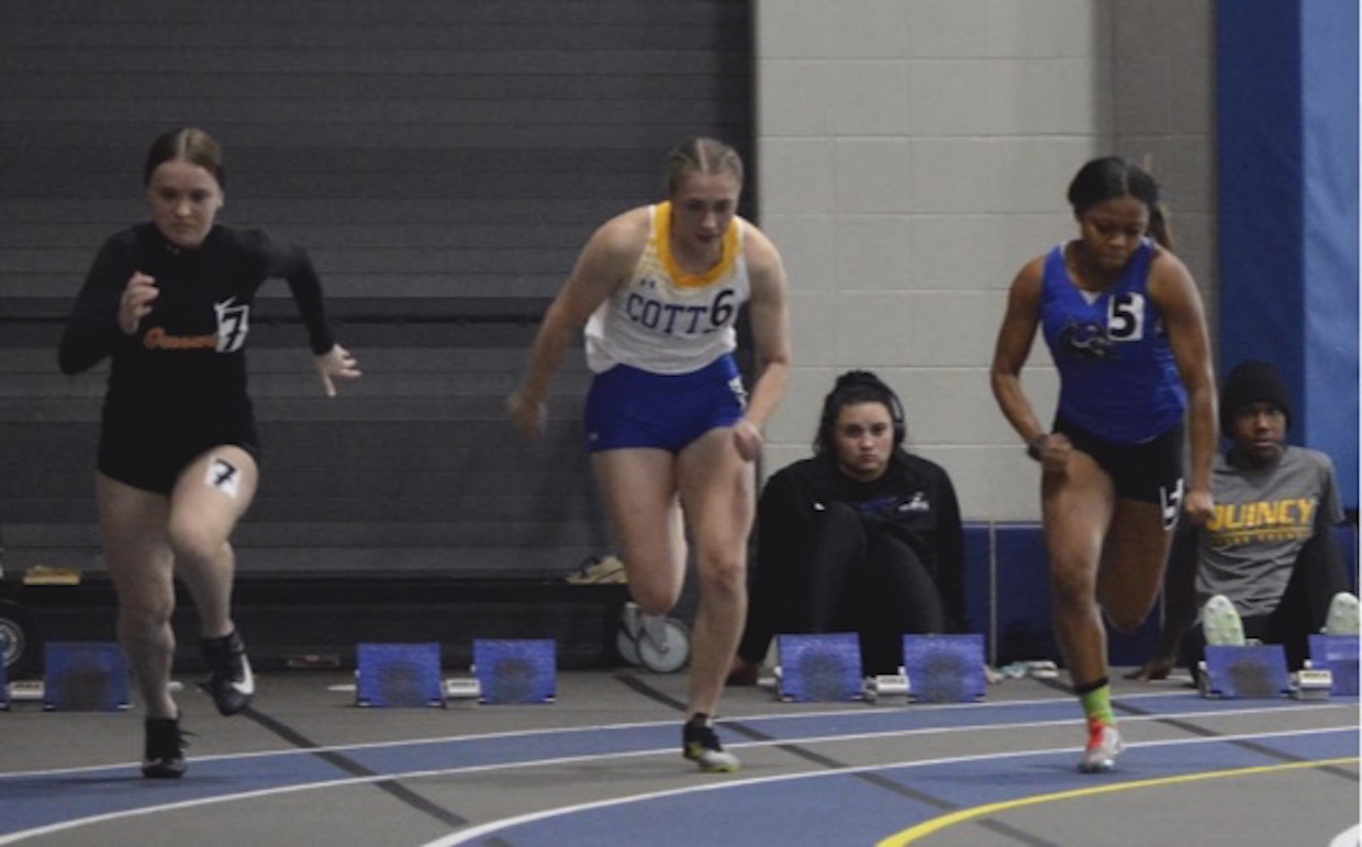 Women's Track Competes at SAU Tuneup