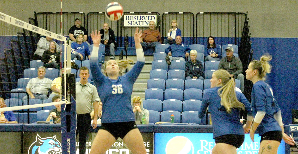 Women's Volleyball Aces Test with UHSP