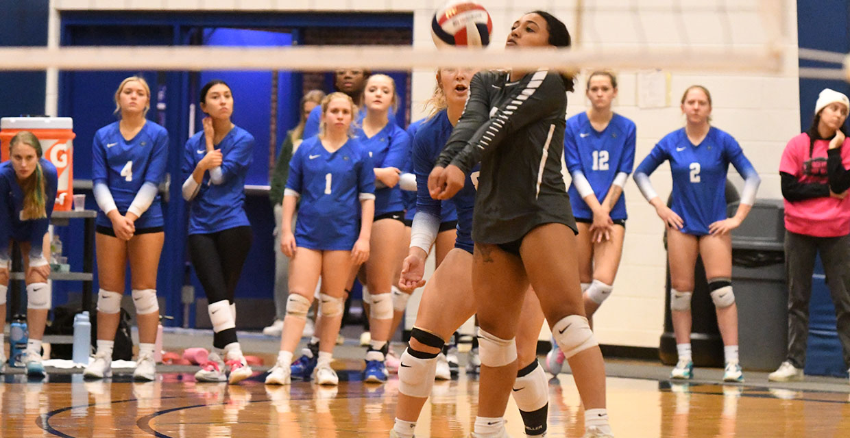 Women's Volleyball Ends Season with Home Loss to Mount Mercy