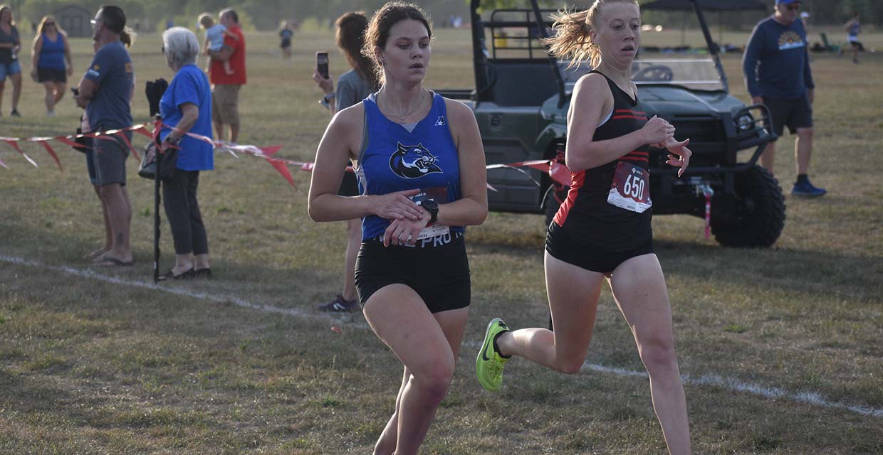 Younce Leads Women's Cross Country at Luther Invitational